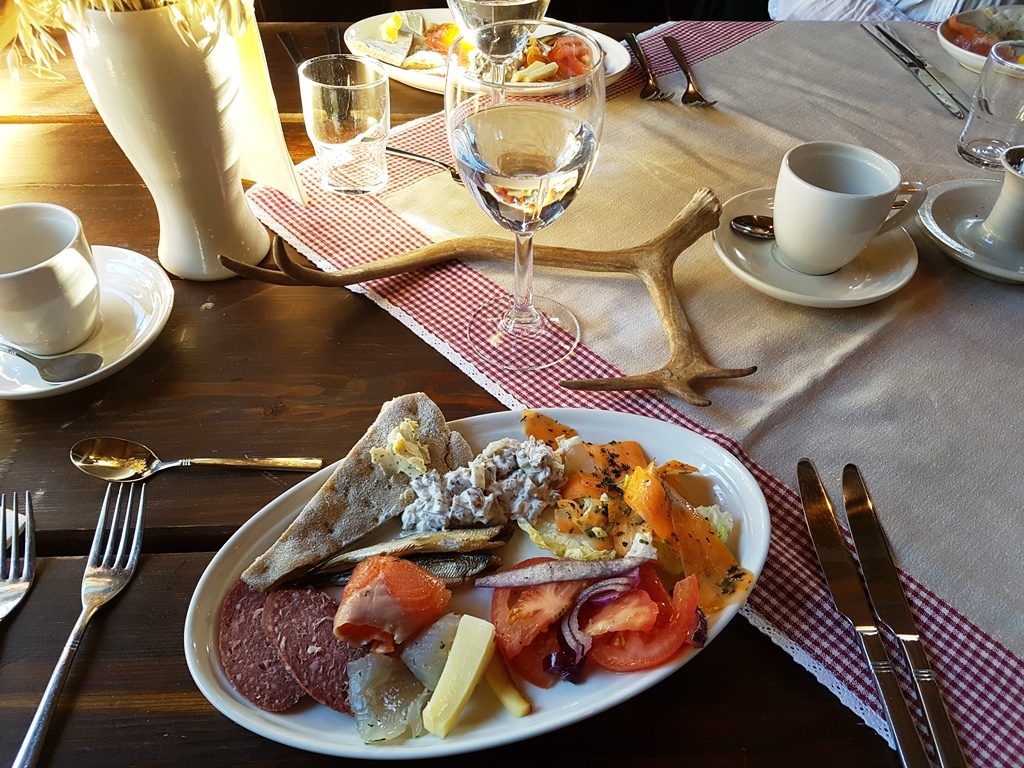 iisakki village fins eten