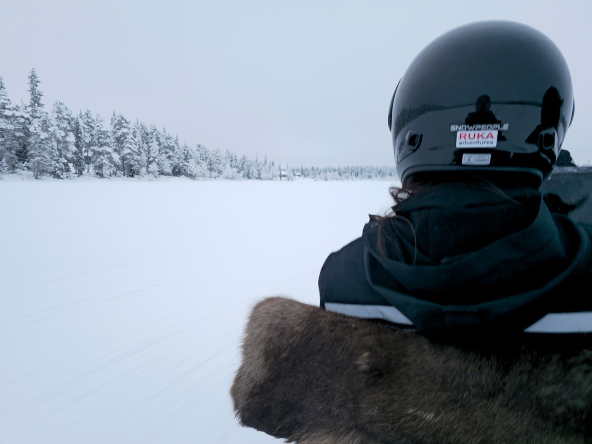 sneeuwscooter in ruka